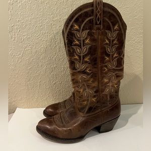 Ariat brown women’s boots 7b